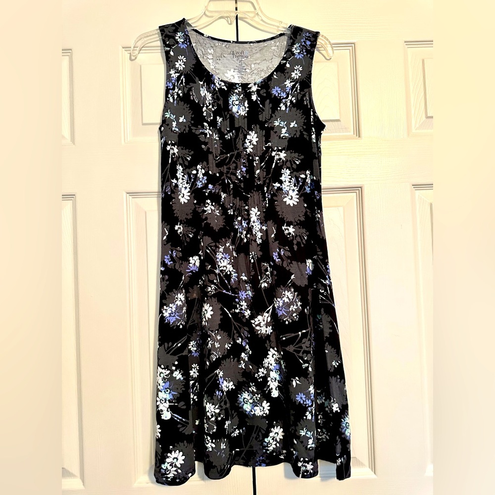 Croft and Barrow flowered dress. Size PS, but a size M will fit comfortably.